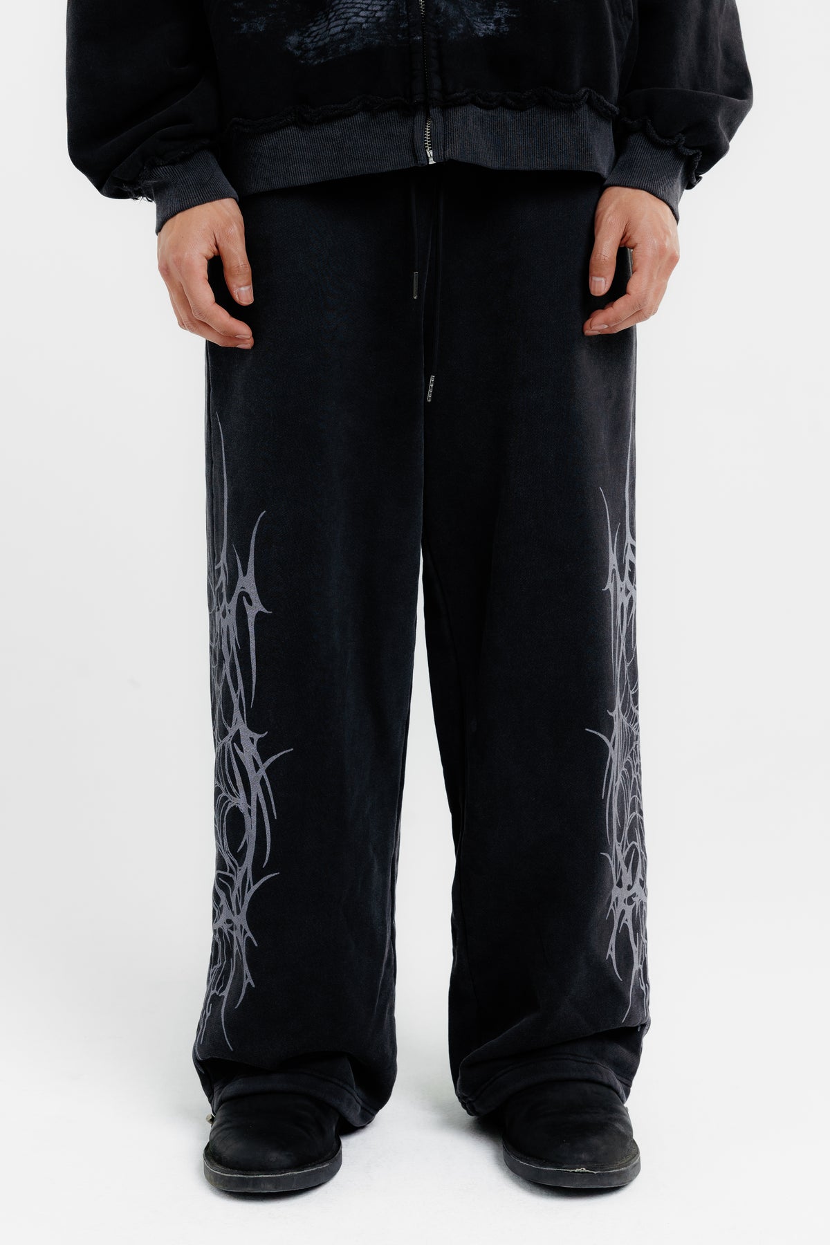 SPIDER WEB SWEATS