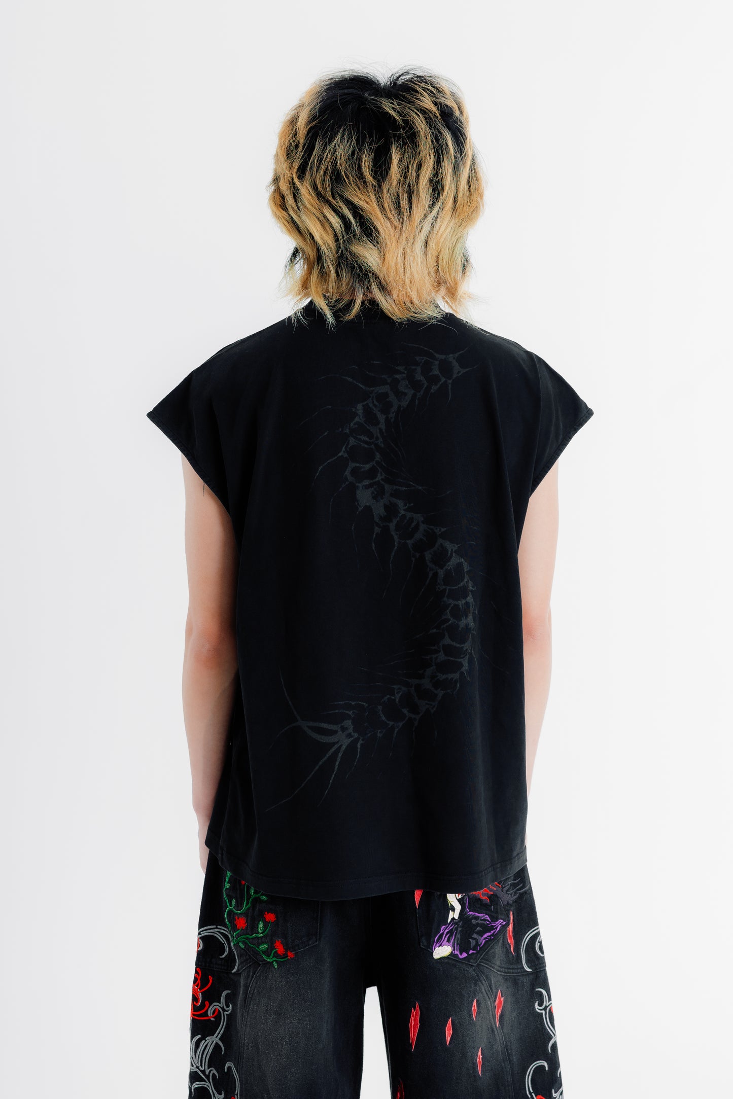 TORTURE ROOM CUT OFF TEE