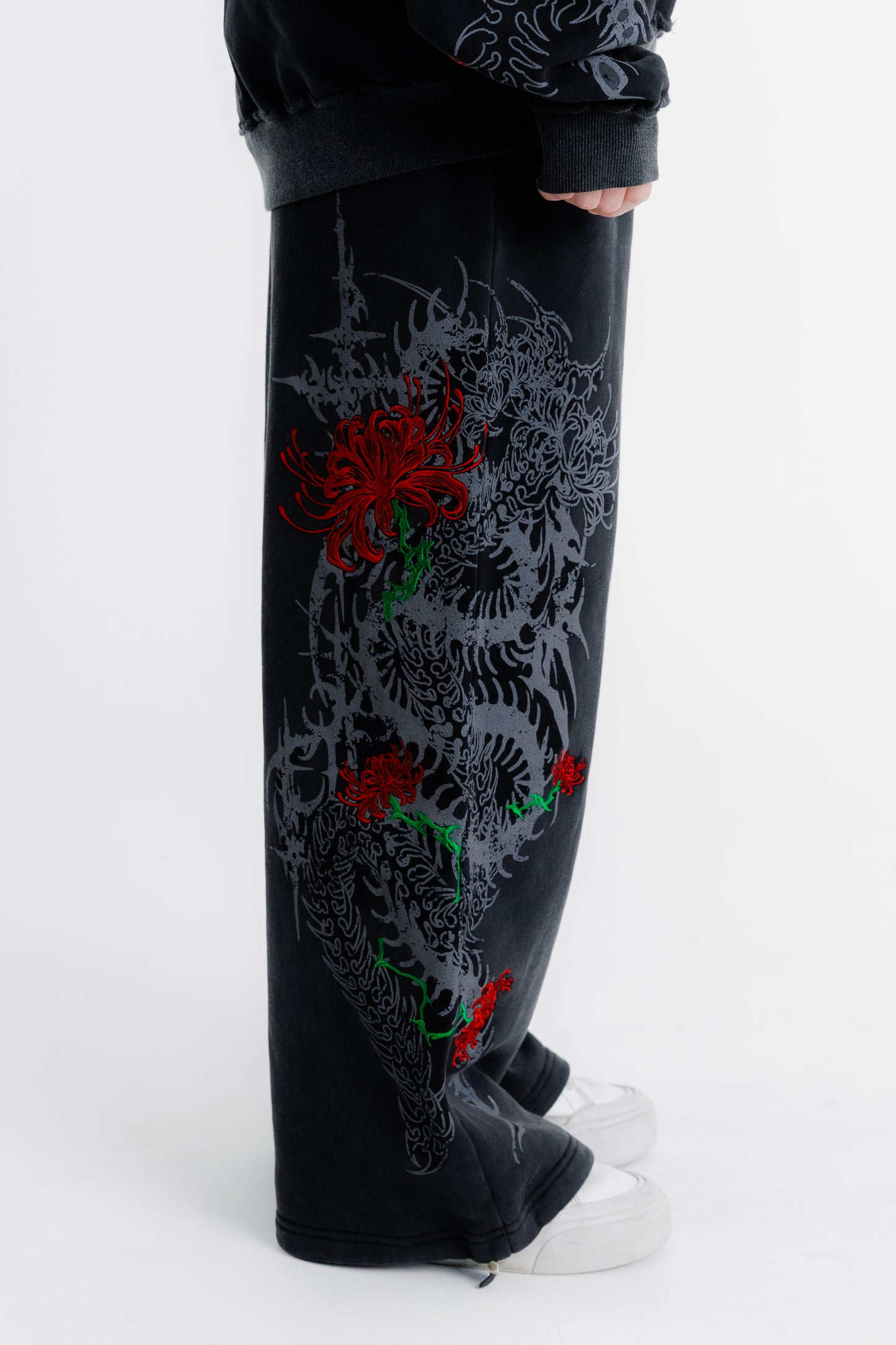 SPIDER LILY CENTIPEDE SWEATS
