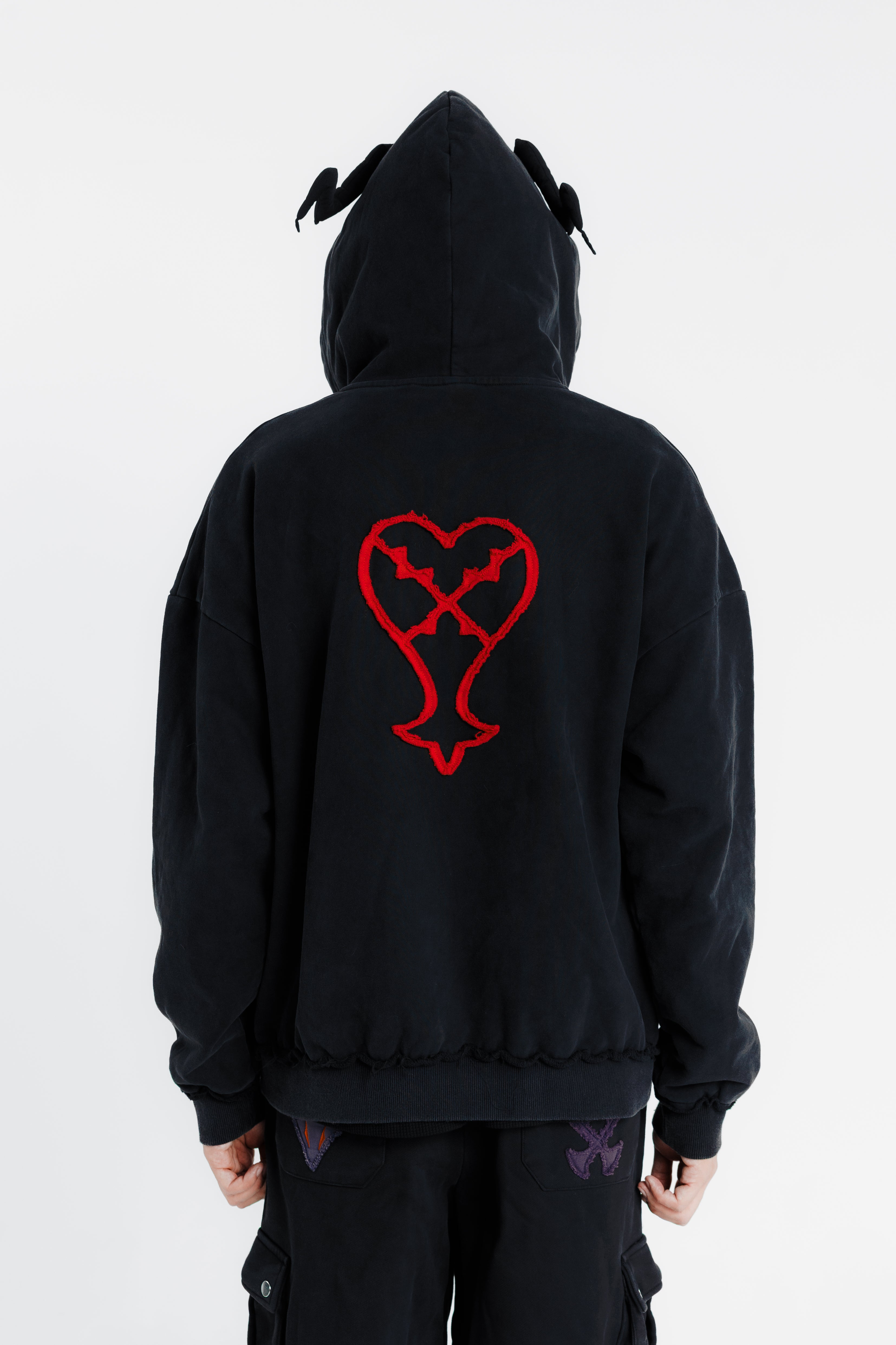 PREORDER] HEARTLESS ZIP UP – Sugoi